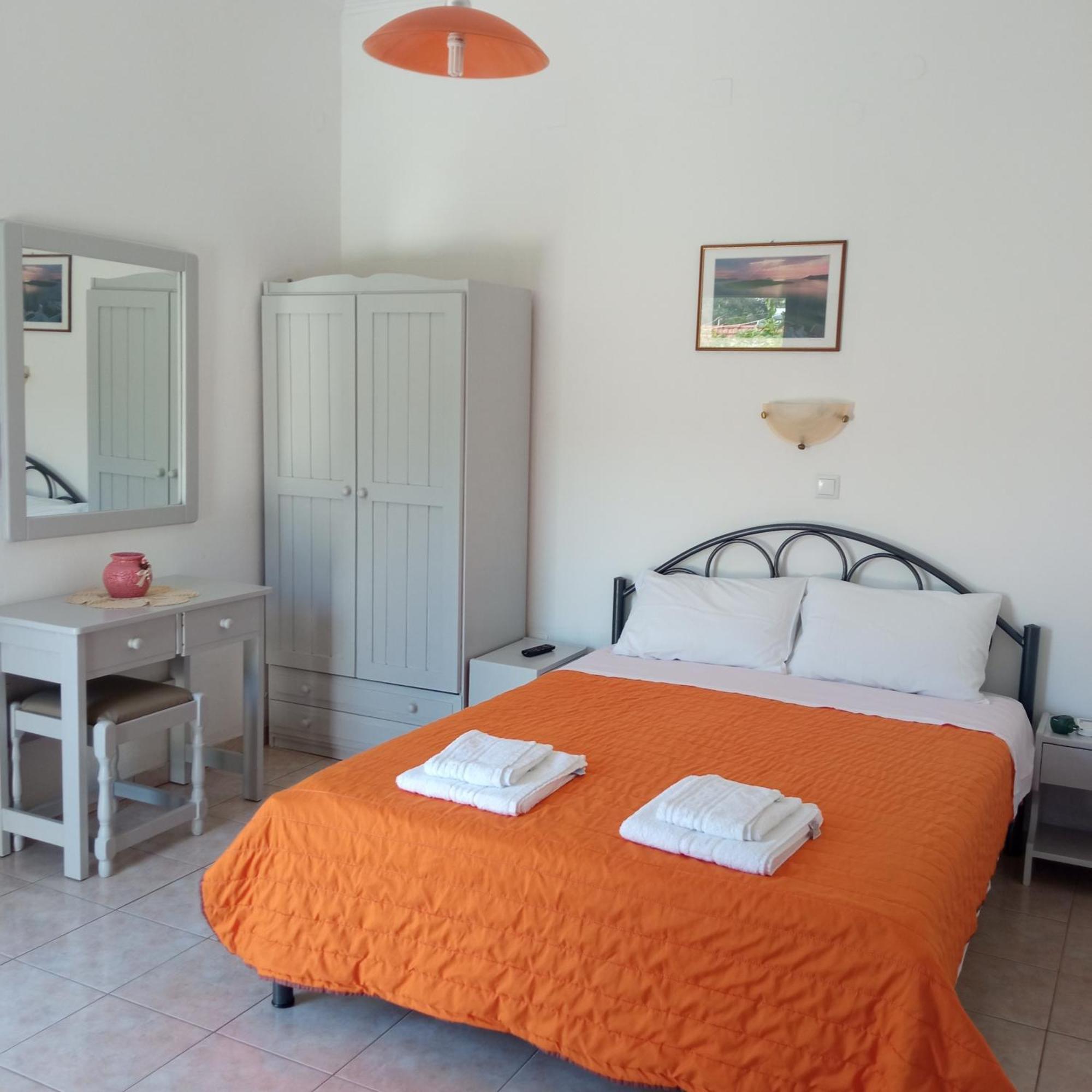 Soustas Apartments Longósz Kültér fotó